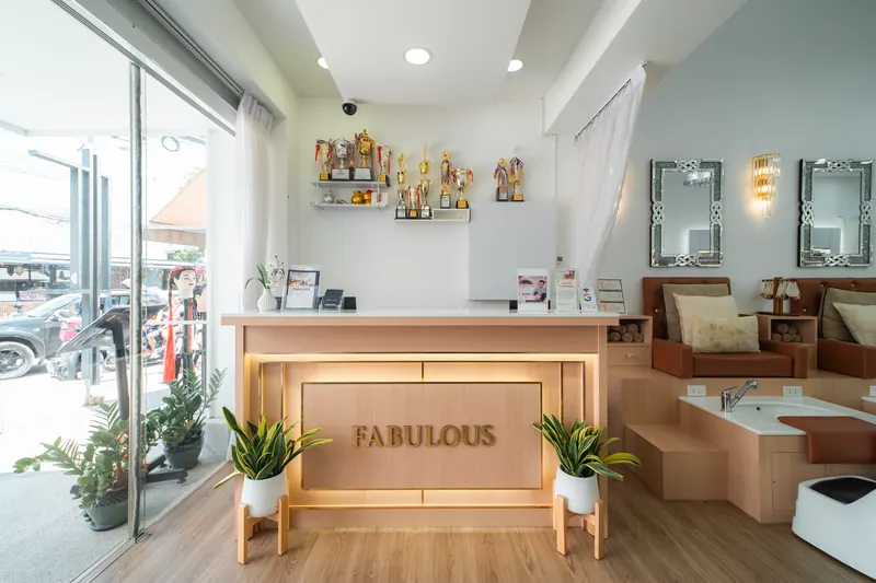 Стойка регистрации салона Fabulous