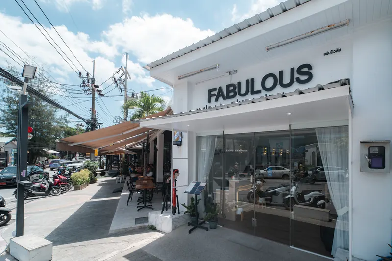 Фасад салона Fabulous в Чонгтале на Пхукете